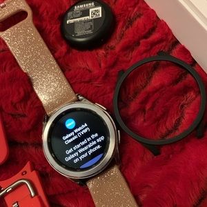 Galaxy4 watch no great condition. Definitely like new. Has box and extra bands